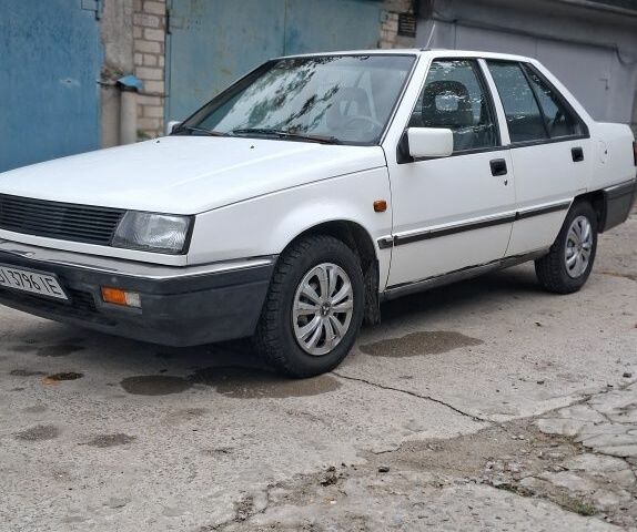 Белый Мицубиси Лансер, объемом двигателя 1.5 л и пробегом 250 тыс. км за 1300 $, фото 2 на Automoto.ua