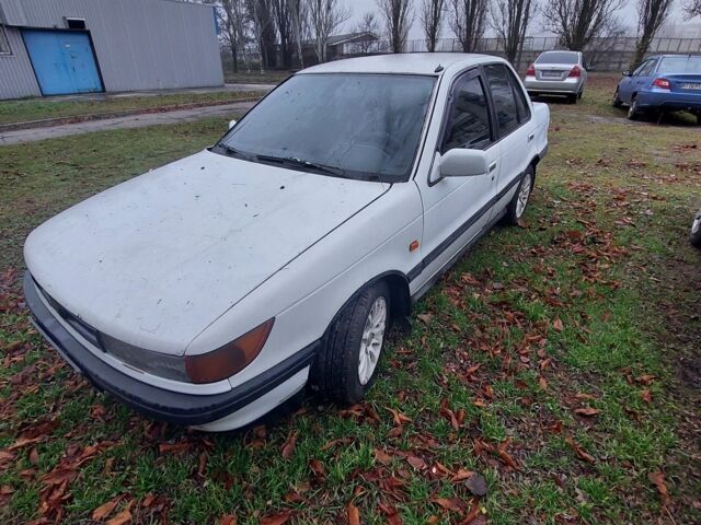 Белый Мицубиси Лансер, объемом двигателя 1.5 л и пробегом 400 тыс. км за 1300 $, фото 1 на Automoto.ua