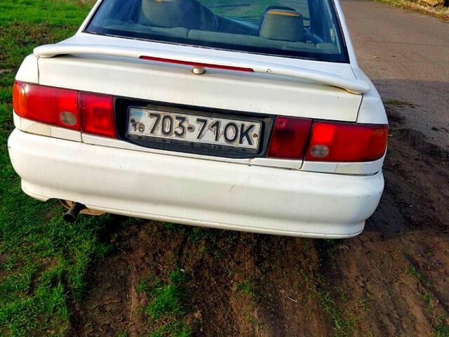 Белый Мицубиси Лансер, объемом двигателя 1.3 л и пробегом 268 тыс. км за 800 $, фото 1 на Automoto.ua