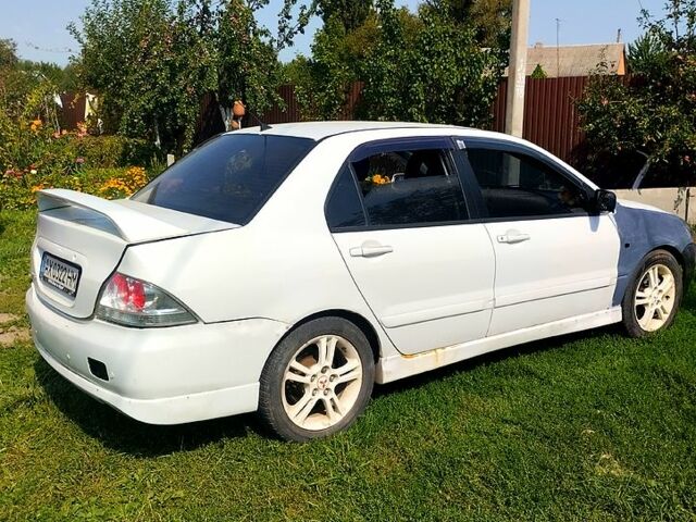 Білий Міцубісі Lancer, об'ємом двигуна 2 л та пробігом 200 тис. км за 1950 $, фото 1 на Automoto.ua