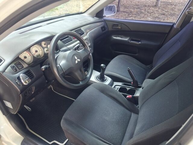 Білий Міцубісі Lancer, об'ємом двигуна 1.6 л та пробігом 400 тис. км за 4100 $, фото 12 на Automoto.ua