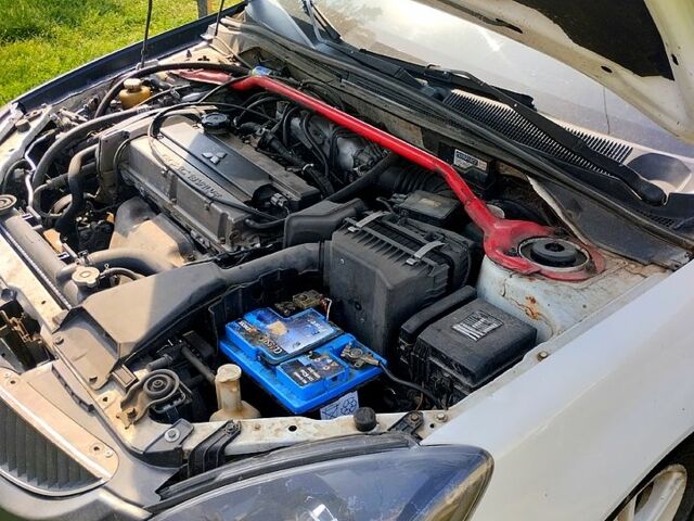 Білий Міцубісі Lancer, об'ємом двигуна 2 л та пробігом 200 тис. км за 1950 $, фото 2 на Automoto.ua