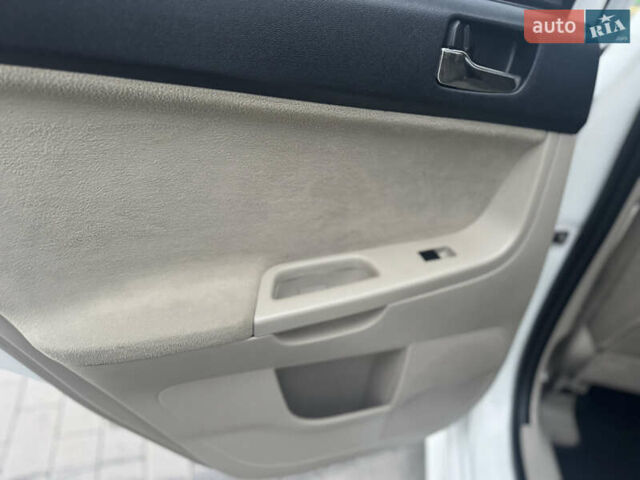 Белый Мицубиси Лансер, объемом двигателя 1.5 л и пробегом 314 тыс. км за 6500 $, фото 13 на Automoto.ua