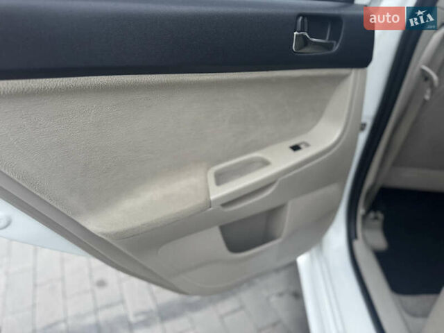 Белый Мицубиси Лансер, объемом двигателя 1.5 л и пробегом 314 тыс. км за 6500 $, фото 15 на Automoto.ua