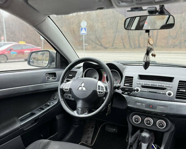 Белый Мицубиси Лансер, объемом двигателя 2 л и пробегом 259 тыс. км за 6300 $, фото 5 на Automoto.ua