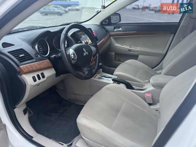 Белый Мицубиси Лансер, объемом двигателя 1.5 л и пробегом 314 тыс. км за 6500 $, фото 21 на Automoto.ua