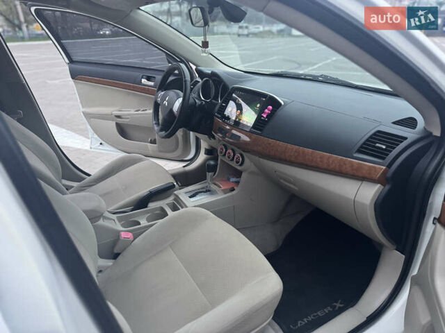 Белый Мицубиси Лансер, объемом двигателя 1.5 л и пробегом 314 тыс. км за 6500 $, фото 18 на Automoto.ua