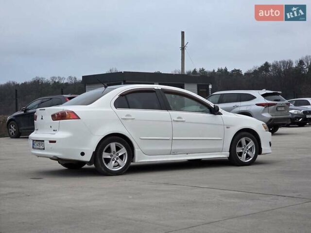 Белый Мицубиси Лансер, объемом двигателя 2 л и пробегом 218 тыс. км за 5555 $, фото 4 на Automoto.ua