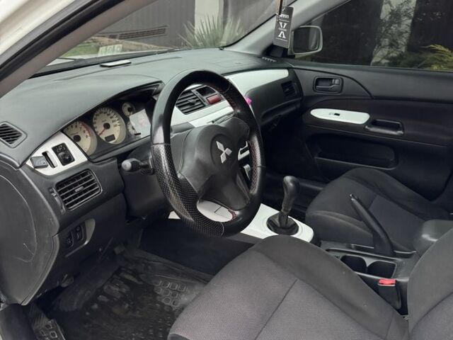 Білий Міцубісі Lancer, об'ємом двигуна 1.6 л та пробігом 285 тис. км за 3500 $, фото 6 на Automoto.ua