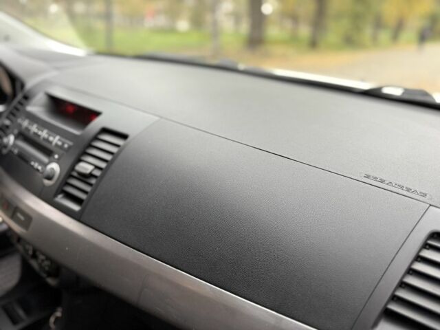 Белый Мицубиси Лансер, объемом двигателя 1.5 л и пробегом 265 тыс. км за 5600 $, фото 13 на Automoto.ua