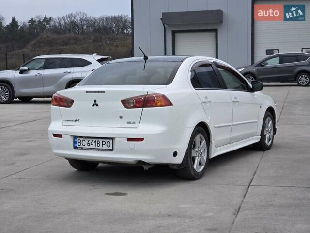 Белый Мицубиси Лансер, объемом двигателя 2 л и пробегом 218 тыс. км за 5555 $, фото 5 на Automoto.ua