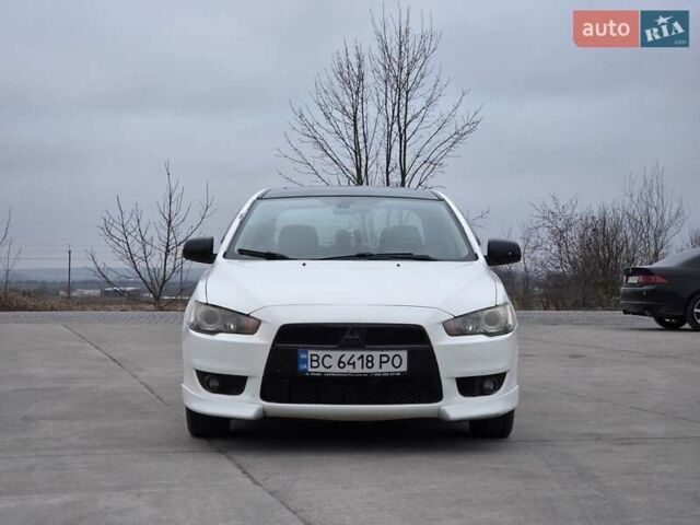 Белый Мицубиси Лансер, объемом двигателя 2 л и пробегом 218 тыс. км за 5555 $, фото 6 на Automoto.ua