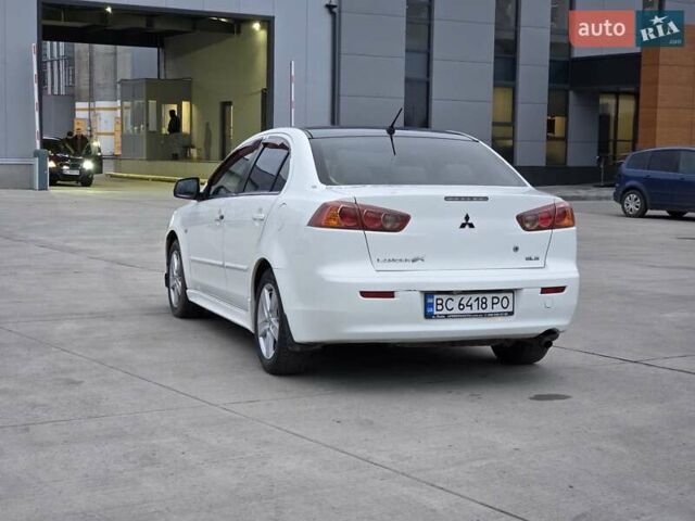 Белый Мицубиси Лансер, объемом двигателя 2 л и пробегом 218 тыс. км за 5555 $, фото 1 на Automoto.ua