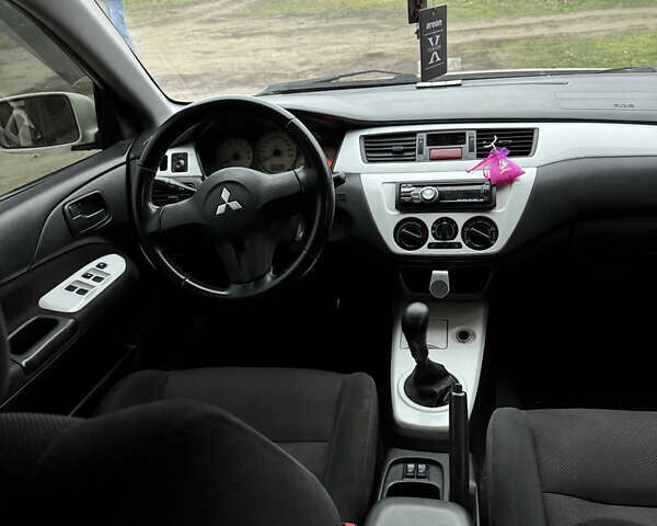 Белый Мицубиси Лансер, объемом двигателя 1.58 л и пробегом 285 тыс. км за 3500 $, фото 13 на Automoto.ua