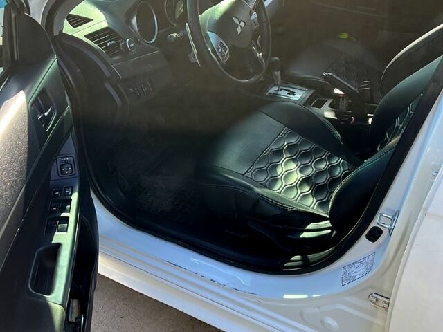 Белый Мицубиси Лансер, объемом двигателя 2 л и пробегом 230 тыс. км за 6700 $, фото 3 на Automoto.ua