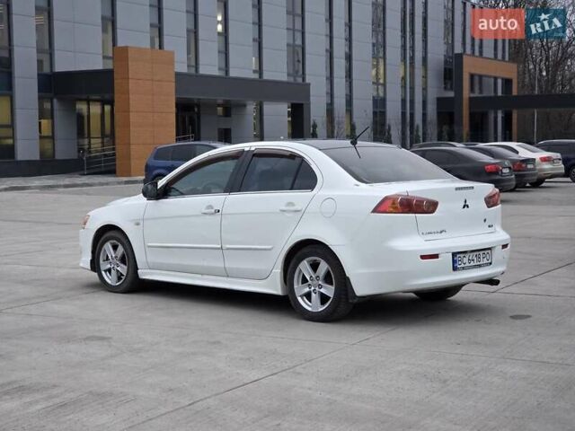 Белый Мицубиси Лансер, объемом двигателя 2 л и пробегом 218 тыс. км за 5555 $, фото 10 на Automoto.ua