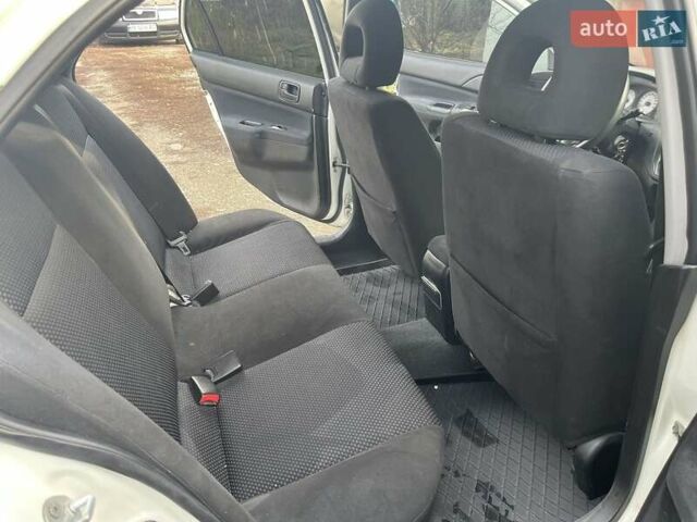 Білий Міцубісі Lancer, об'ємом двигуна 1.58 л та пробігом 250 тис. км за 4400 $, фото 2 на Automoto.ua