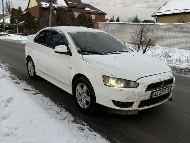 Белый Мицубиси Лансер, объемом двигателя 2 л и пробегом 207 тыс. км за 5750 $, фото 6 на Automoto.ua