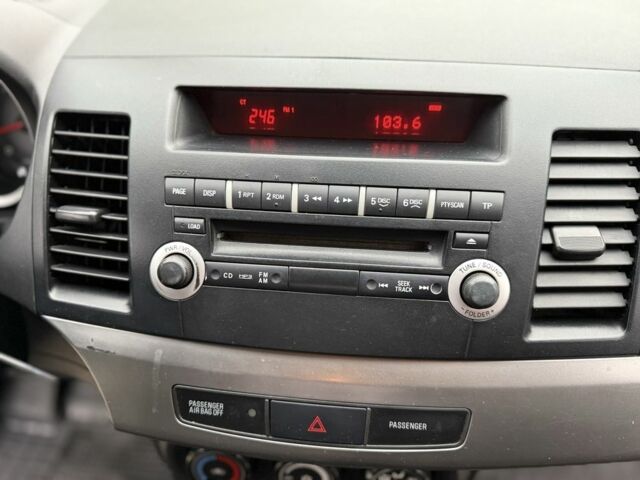 Белый Мицубиси Лансер, объемом двигателя 1.5 л и пробегом 265 тыс. км за 5600 $, фото 11 на Automoto.ua