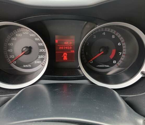 Білий Міцубісі Lancer, об'ємом двигуна 2 л та пробігом 287 тис. км за 6000 $, фото 10 на Automoto.ua