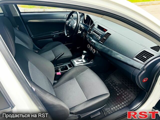 Белый Мицубиси Лансер, объемом двигателя 2 л и пробегом 185 тыс. км за 7999 $, фото 9 на Automoto.ua