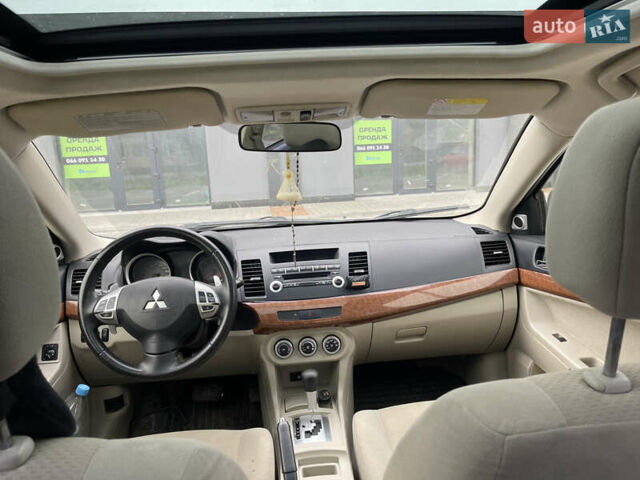Белый Мицубиси Лансер, объемом двигателя 2 л и пробегом 220 тыс. км за 6000 $, фото 7 на Automoto.ua