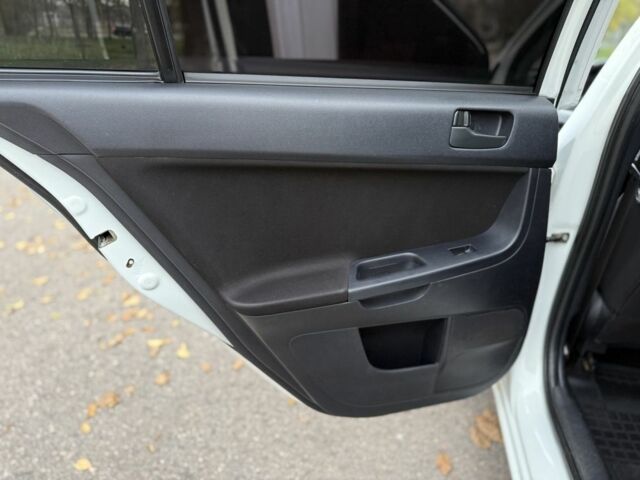 Белый Мицубиси Лансер, объемом двигателя 1.5 л и пробегом 265 тыс. км за 5600 $, фото 22 на Automoto.ua