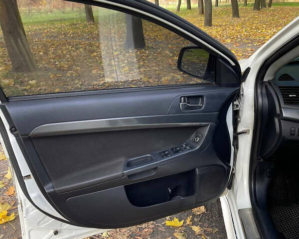 Міцубісі Lancer 2008 у Дніпро (Дніпропетровську) на Automoto.ua Білий Міцубісі Lancer, об'ємом двигуна 2 л та пробігом 200 тис. км за 4000 $, фото 7 на Automoto.ua