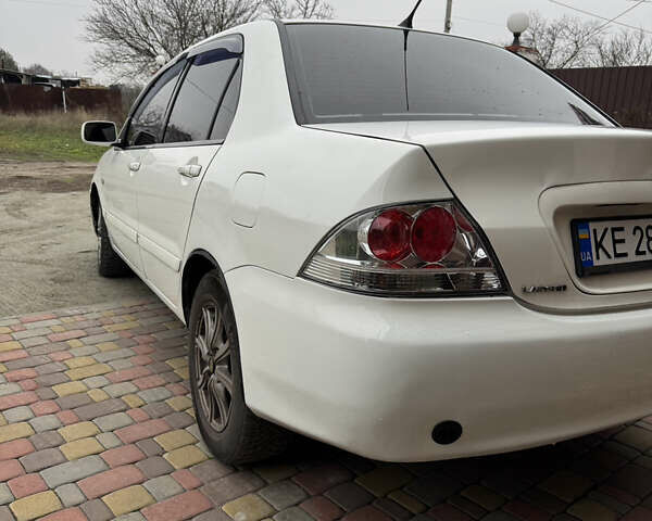 Белый Мицубиси Лансер, объемом двигателя 1.58 л и пробегом 285 тыс. км за 3500 $, фото 3 на Automoto.ua