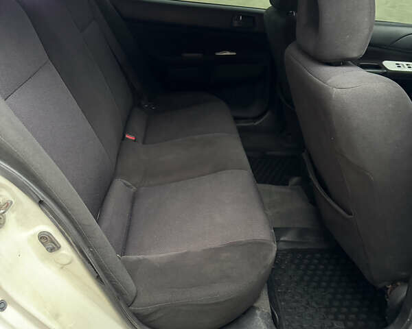 Белый Мицубиси Лансер, объемом двигателя 1.58 л и пробегом 285 тыс. км за 3500 $, фото 12 на Automoto.ua