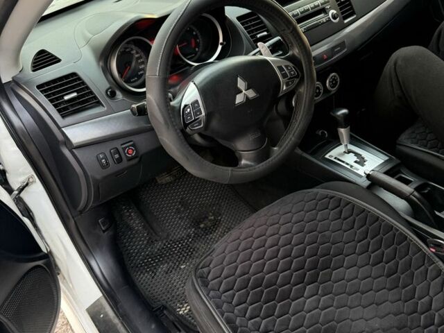 Белый Мицубиси Лансер, объемом двигателя 2 л и пробегом 207 тыс. км за 5750 $, фото 2 на Automoto.ua