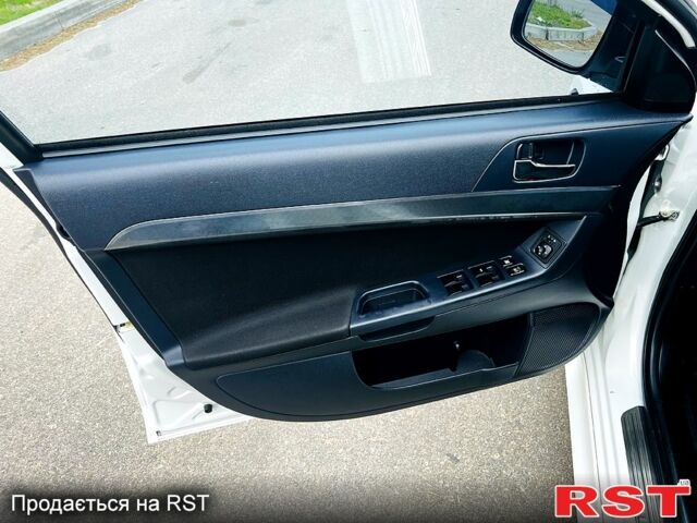 Белый Мицубиси Лансер, объемом двигателя 2 л и пробегом 185 тыс. км за 7999 $, фото 11 на Automoto.ua