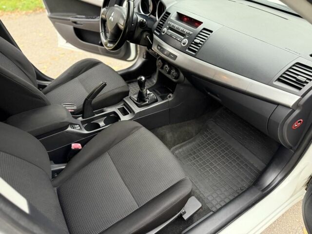 Белый Мицубиси Лансер, объемом двигателя 1.5 л и пробегом 265 тыс. км за 5600 $, фото 15 на Automoto.ua