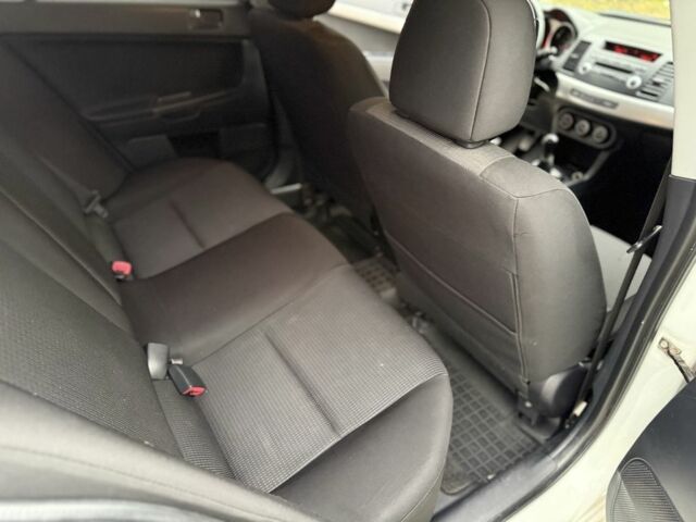 Белый Мицубиси Лансер, объемом двигателя 1.5 л и пробегом 265 тыс. км за 5600 $, фото 17 на Automoto.ua