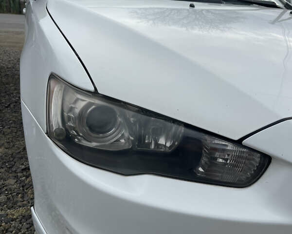 Белый Мицубиси Лансер, объемом двигателя 2 л и пробегом 220 тыс. км за 6000 $, фото 5 на Automoto.ua