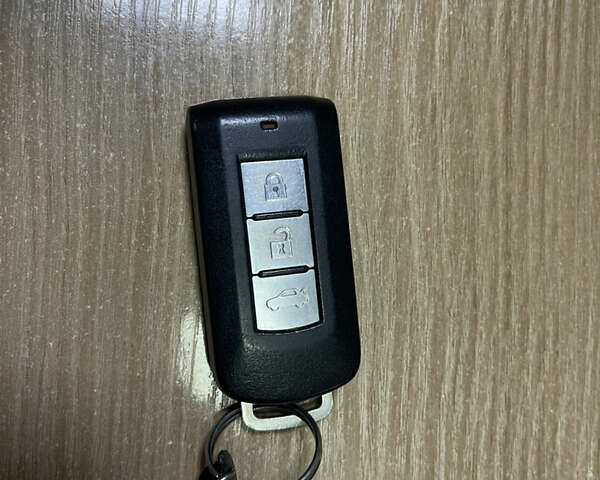 Белый Мицубиси Лансер, объемом двигателя 2 л и пробегом 220 тыс. км за 6000 $, фото 19 на Automoto.ua