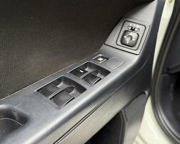 Білий Міцубісі Lancer, об'ємом двигуна 2 л та пробігом 269 тис. км за 6000 $, фото 14 на Automoto.ua