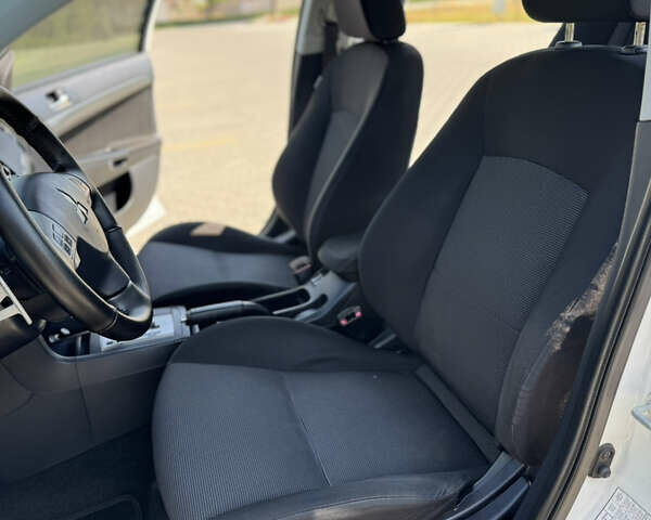 Білий Міцубісі Lancer, об'ємом двигуна 2 л та пробігом 163 тис. км за 6500 $, фото 26 на Automoto.ua