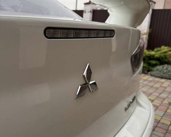Білий Міцубісі Lancer, об'ємом двигуна 2 л та пробігом 269 тис. км за 6000 $, фото 6 на Automoto.ua