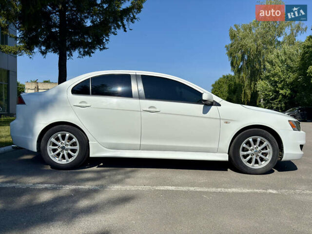 Білий Міцубісі Lancer, об'ємом двигуна 2 л та пробігом 240 тис. км за 7500 $, фото 5 на Automoto.ua