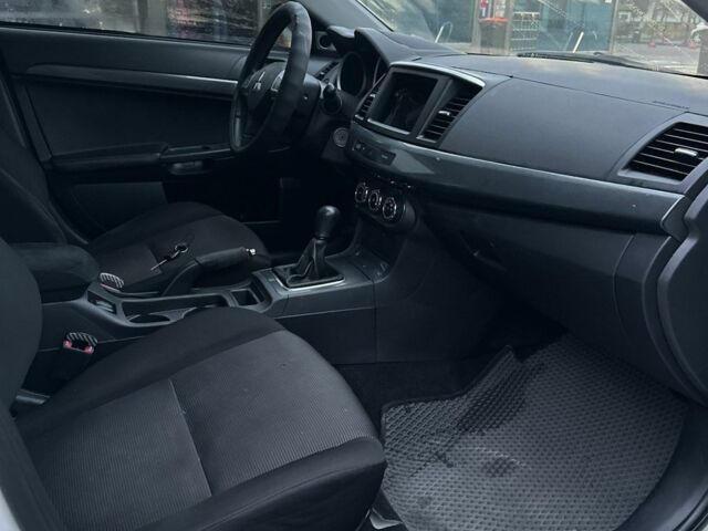 Белый Мицубиси Лансер, объемом двигателя 2 л и пробегом 225 тыс. км за 7800 $, фото 12 на Automoto.ua