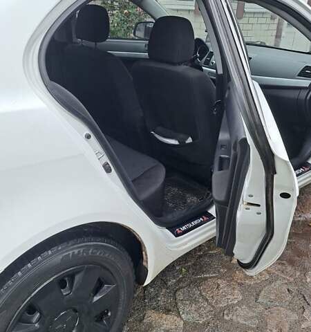 Белый Мицубиси Лансер, объемом двигателя 1.5 л и пробегом 160 тыс. км за 7600 $, фото 15 на Automoto.ua