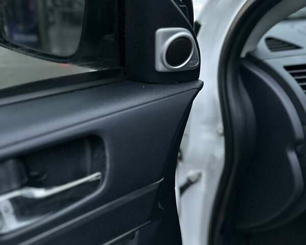 Білий Міцубісі Lancer, об'ємом двигуна 2 л та пробігом 225 тис. км за 7800 $, фото 13 на Automoto.ua