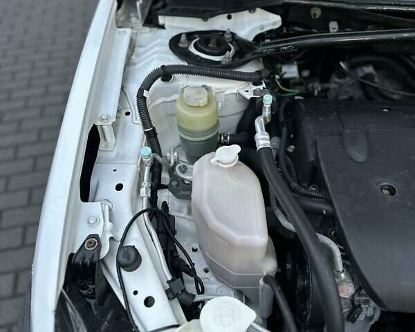 Білий Міцубісі Lancer, об'ємом двигуна 2 л та пробігом 225 тис. км за 7800 $, фото 10 на Automoto.ua