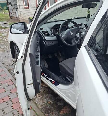 Белый Мицубиси Лансер, объемом двигателя 1.5 л и пробегом 160 тыс. км за 7600 $, фото 13 на Automoto.ua