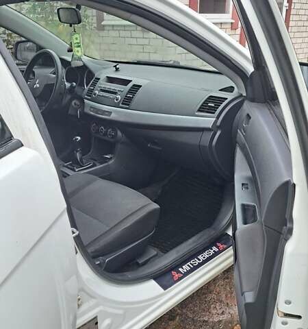 Белый Мицубиси Лансер, объемом двигателя 1.5 л и пробегом 160 тыс. км за 7600 $, фото 12 на Automoto.ua