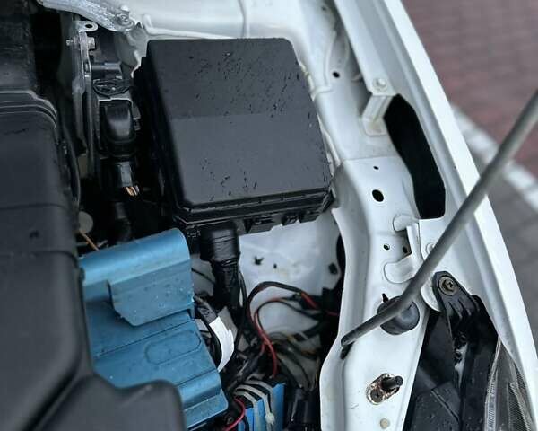 Білий Міцубісі Lancer, об'ємом двигуна 2 л та пробігом 225 тис. км за 7800 $, фото 11 на Automoto.ua