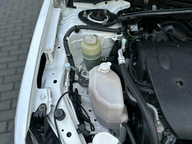 Белый Мицубиси Лансер, объемом двигателя 2 л и пробегом 225 тыс. км за 7800 $, фото 10 на Automoto.ua