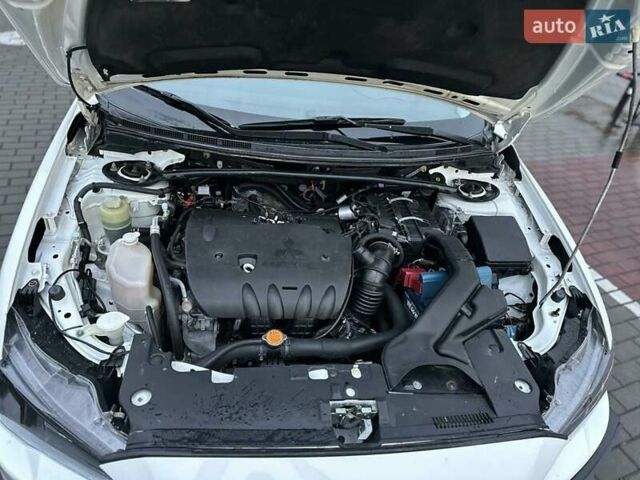 Білий Міцубісі Lancer, об'ємом двигуна 2 л та пробігом 225 тис. км за 7800 $, фото 9 на Automoto.ua