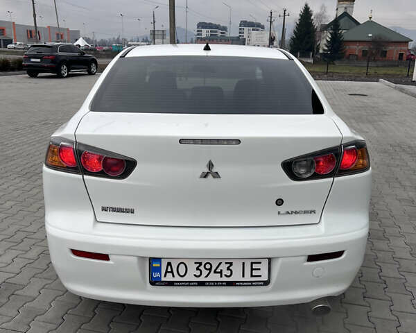 Белый Мицубиси Лансер, объемом двигателя 1.59 л и пробегом 145 тыс. км за 7500 $, фото 2 на Automoto.ua